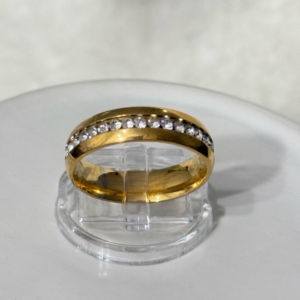 Unisex Band Rhinestone Ring Made Of Stainless Steel (Various Sizes) - Picture 4 of 13